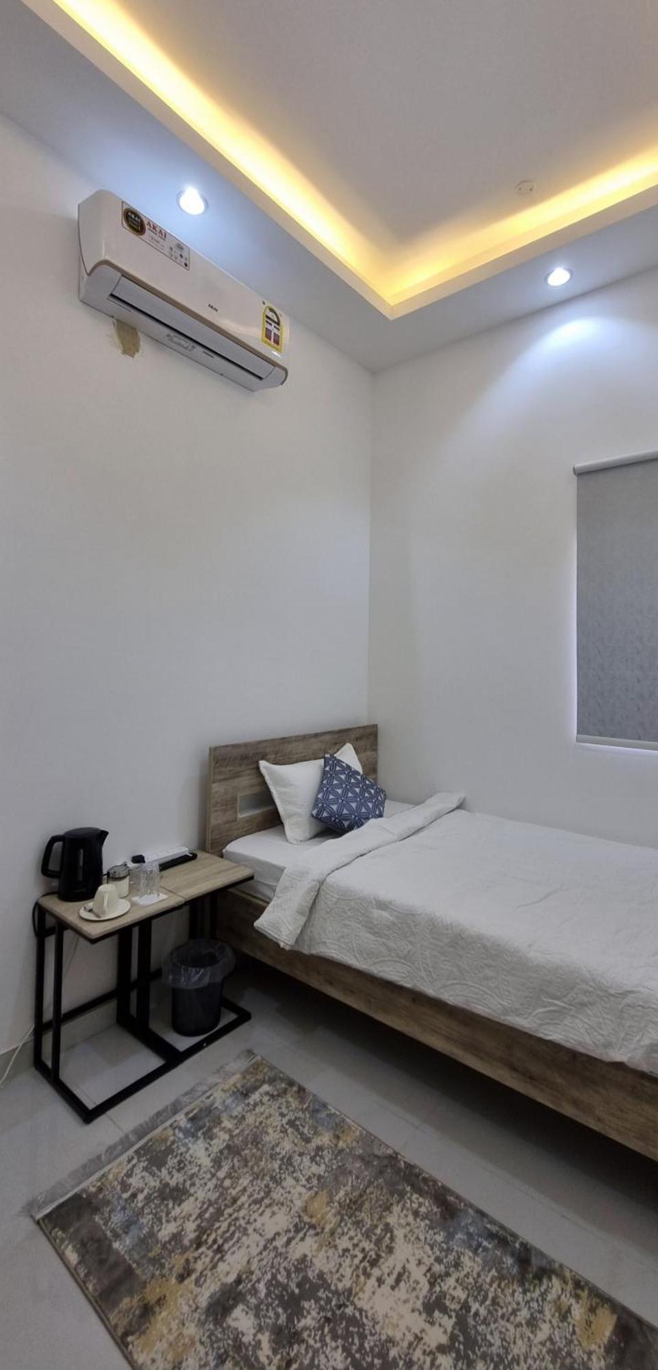 Elizabeth Hostel Muscat Exterior photo